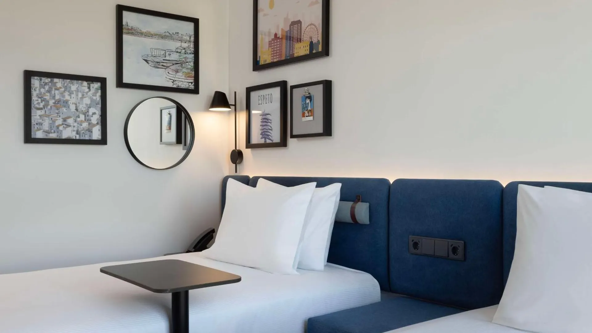 Отель Hampton By Hilton Malaga Martiricos