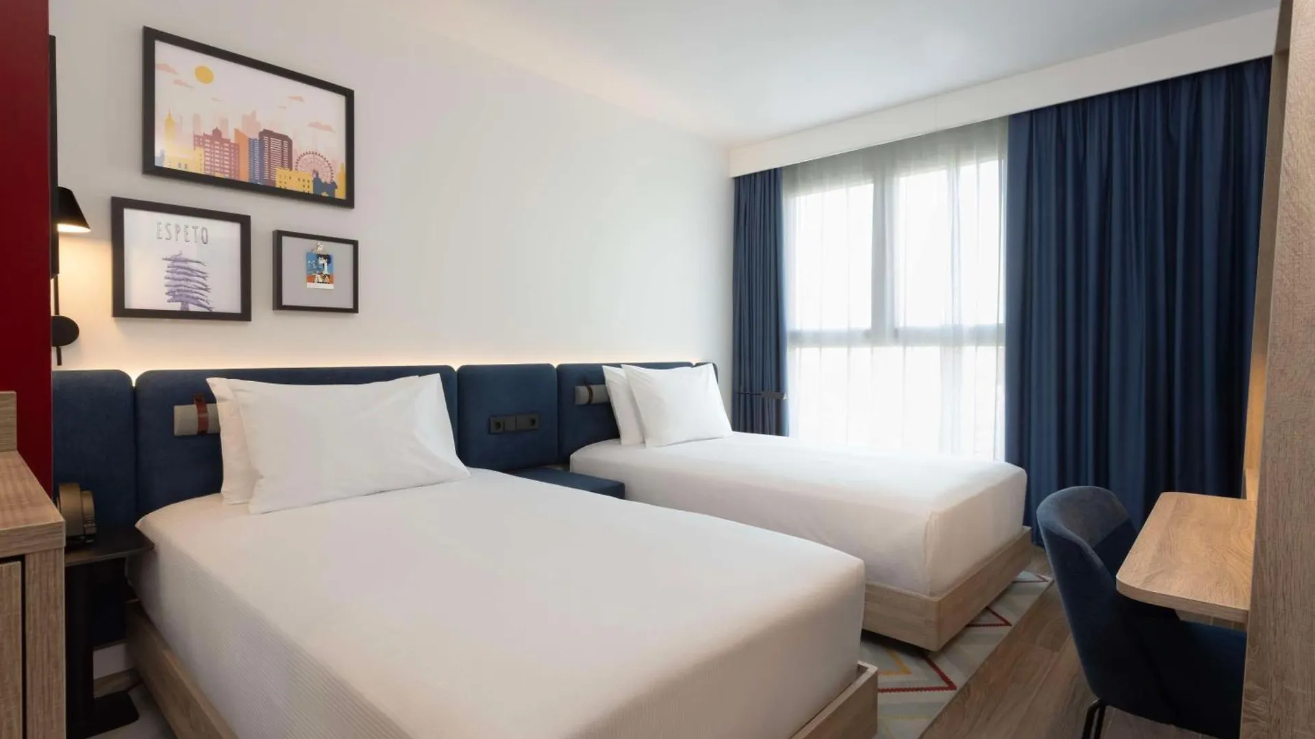 Отель Hampton By Hilton Malaga Martiricos