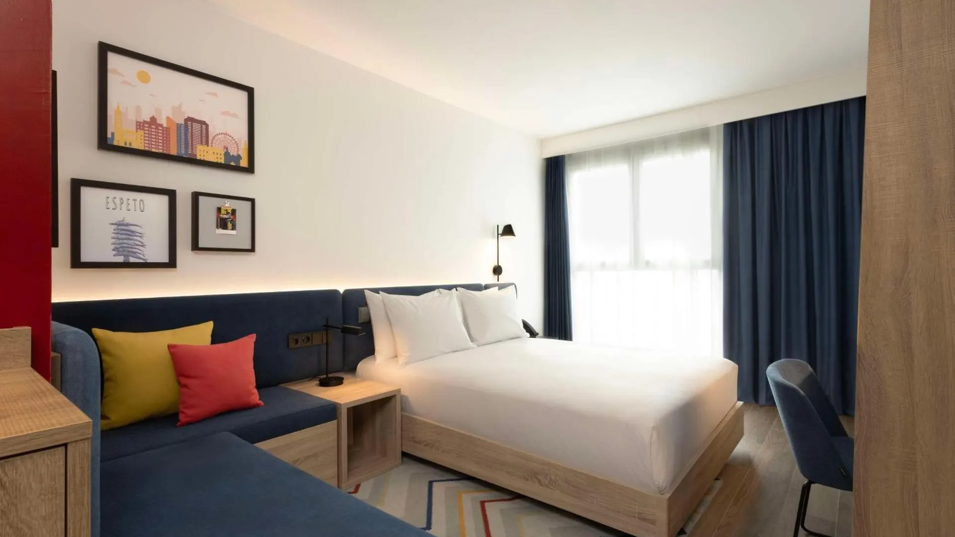 Отель Hampton By Hilton Malaga Martiricos