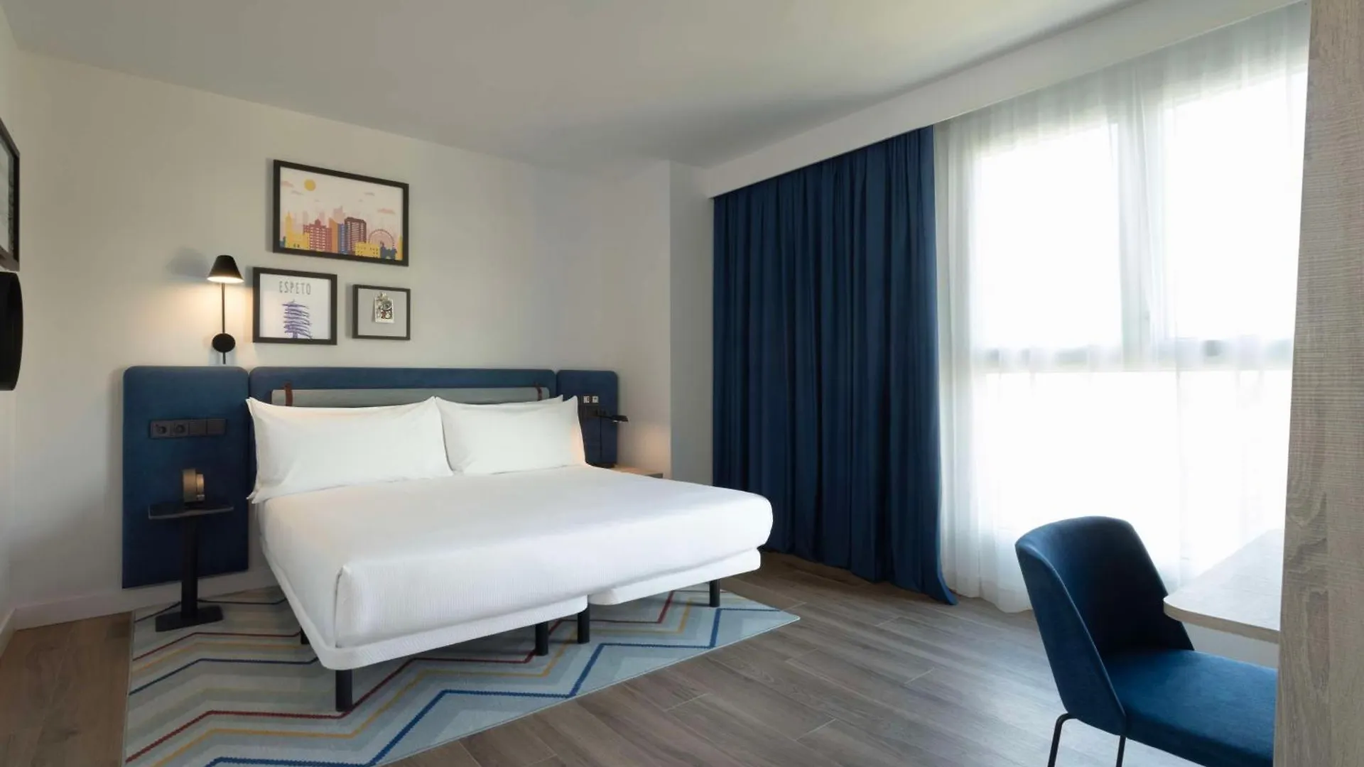 Отель Hampton By Hilton Malaga Martiricos
