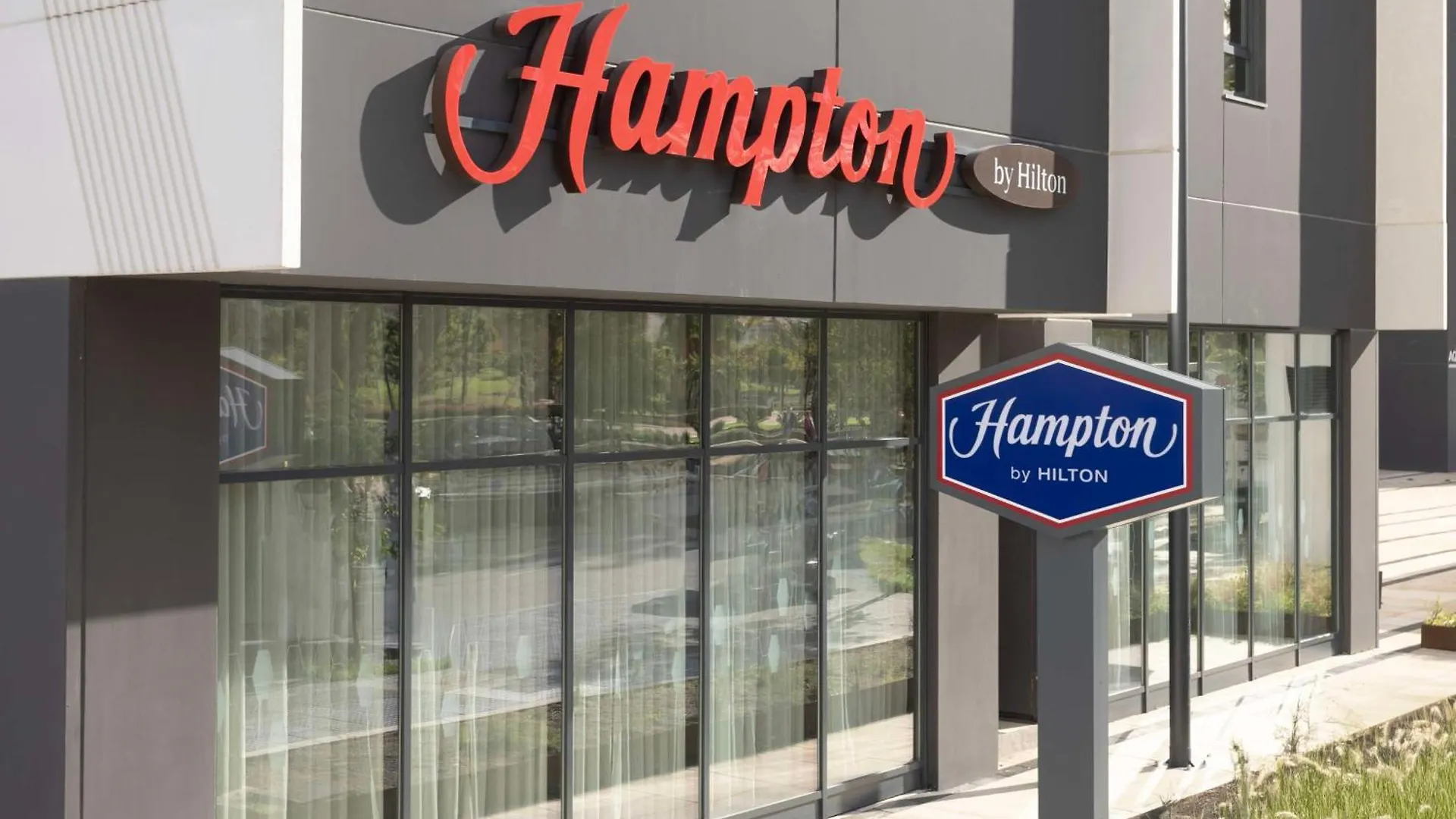 Отель Hampton By Hilton Malaga Martiricos