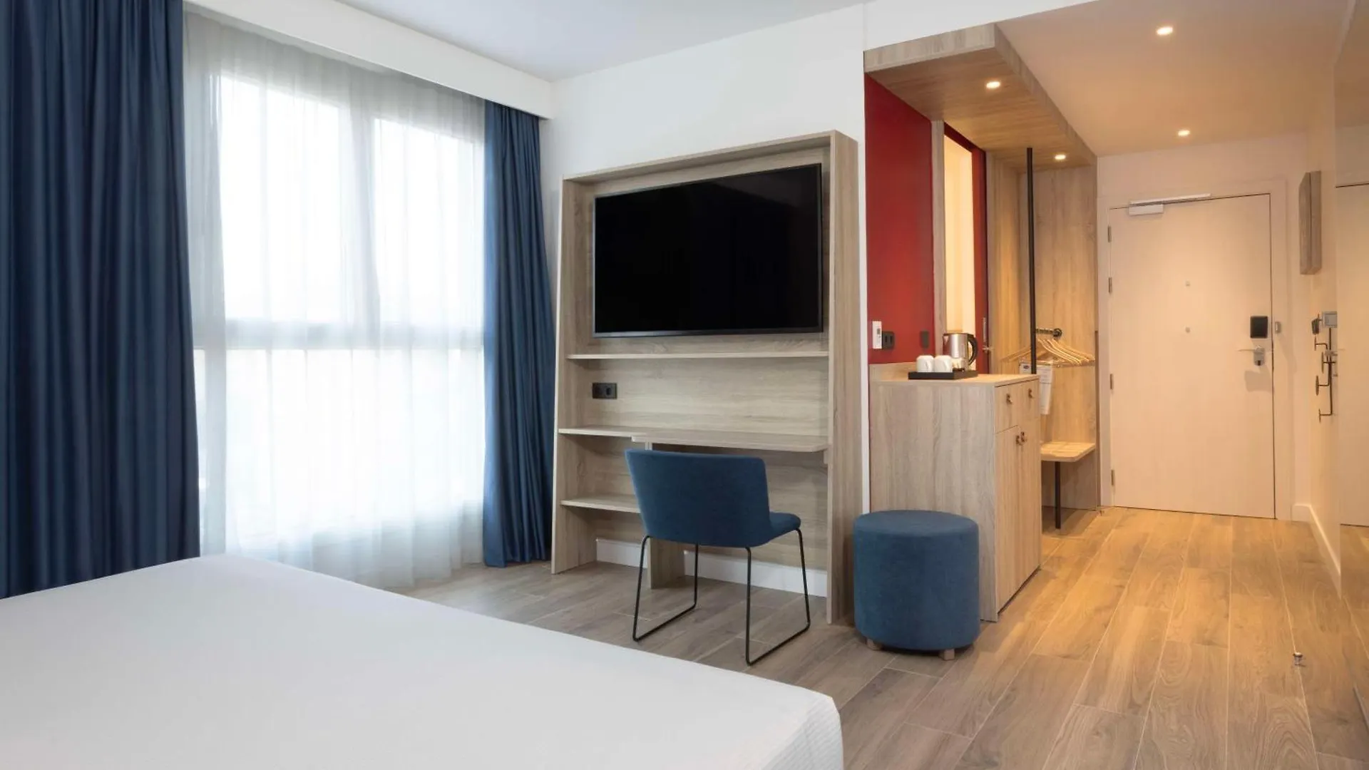 Отель Hampton By Hilton Malaga Martiricos