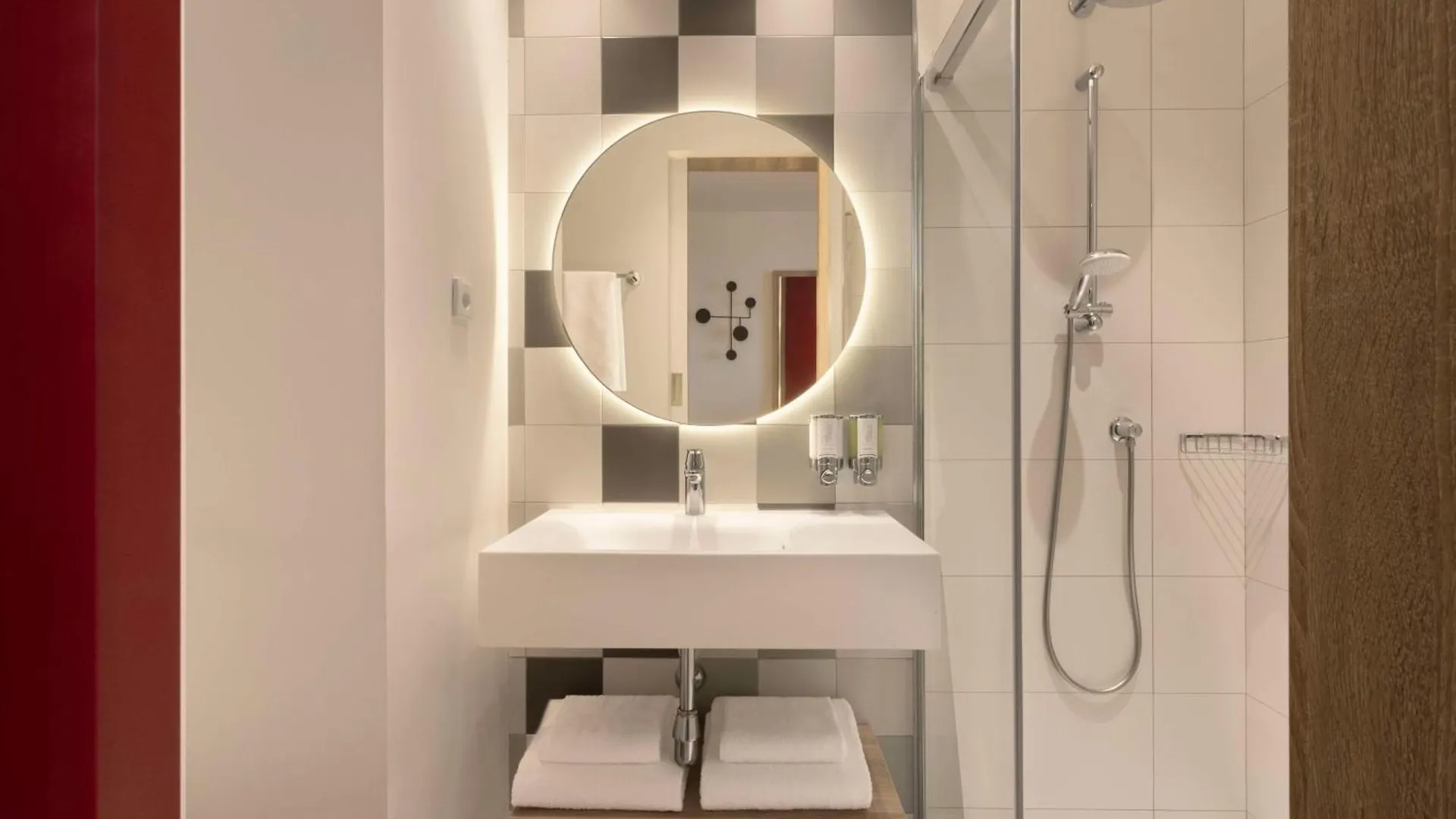 Отель Hampton By Hilton Malaga Martiricos