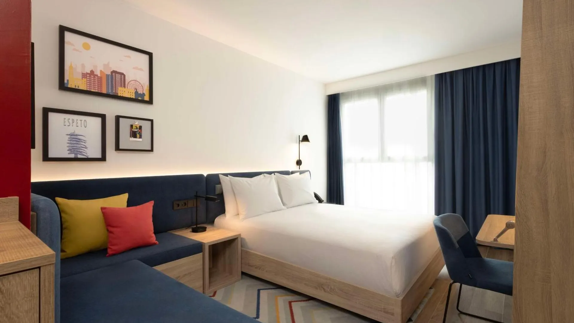 Отель Hampton By Hilton Malaga Martiricos