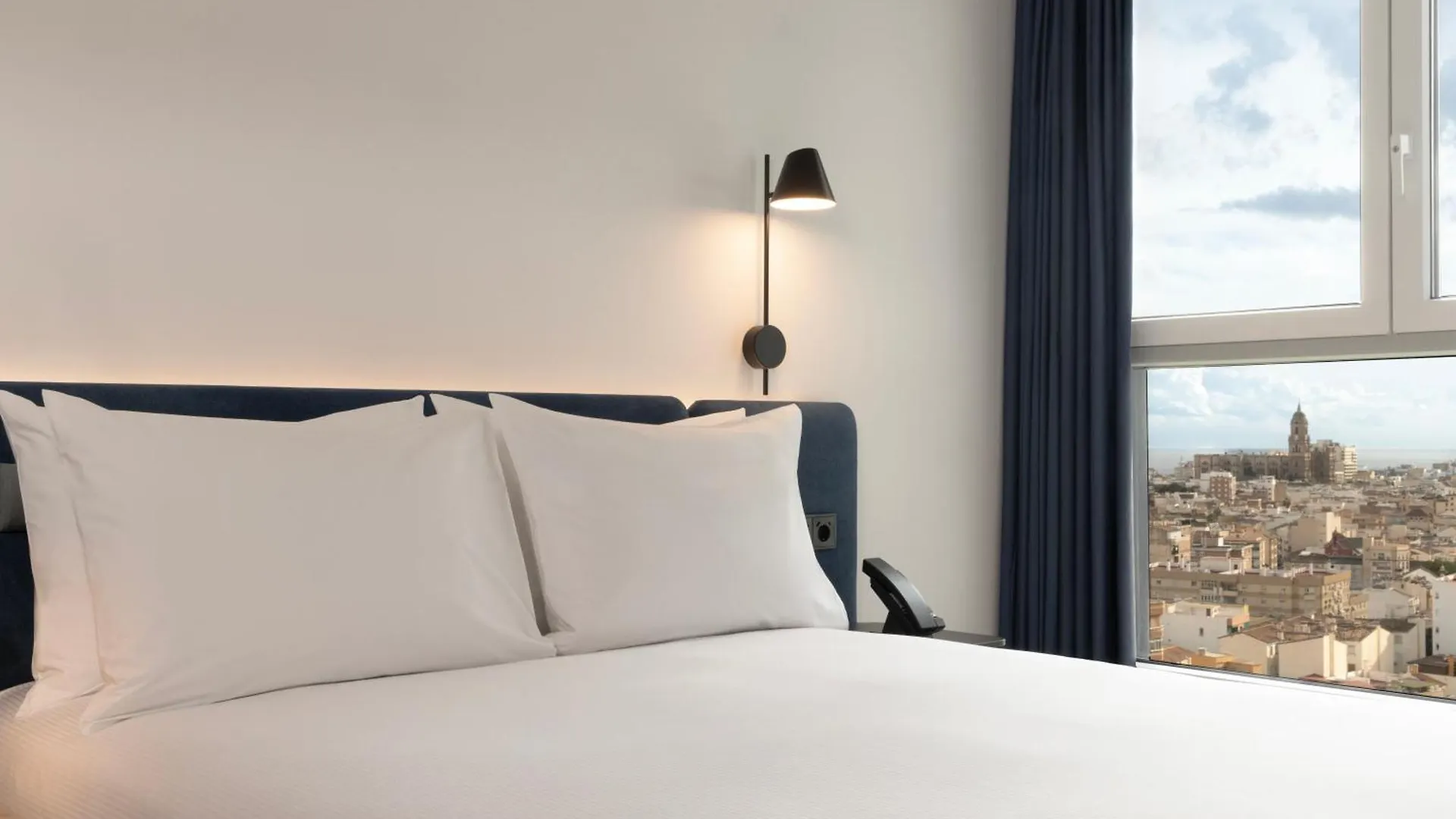 Отель Hampton By Hilton Malaga Martiricos