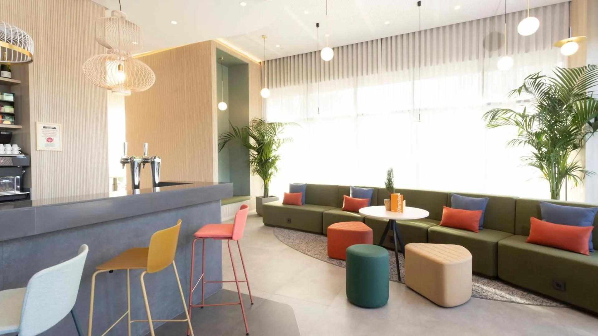 Отель Hampton By Hilton Malaga Martiricos