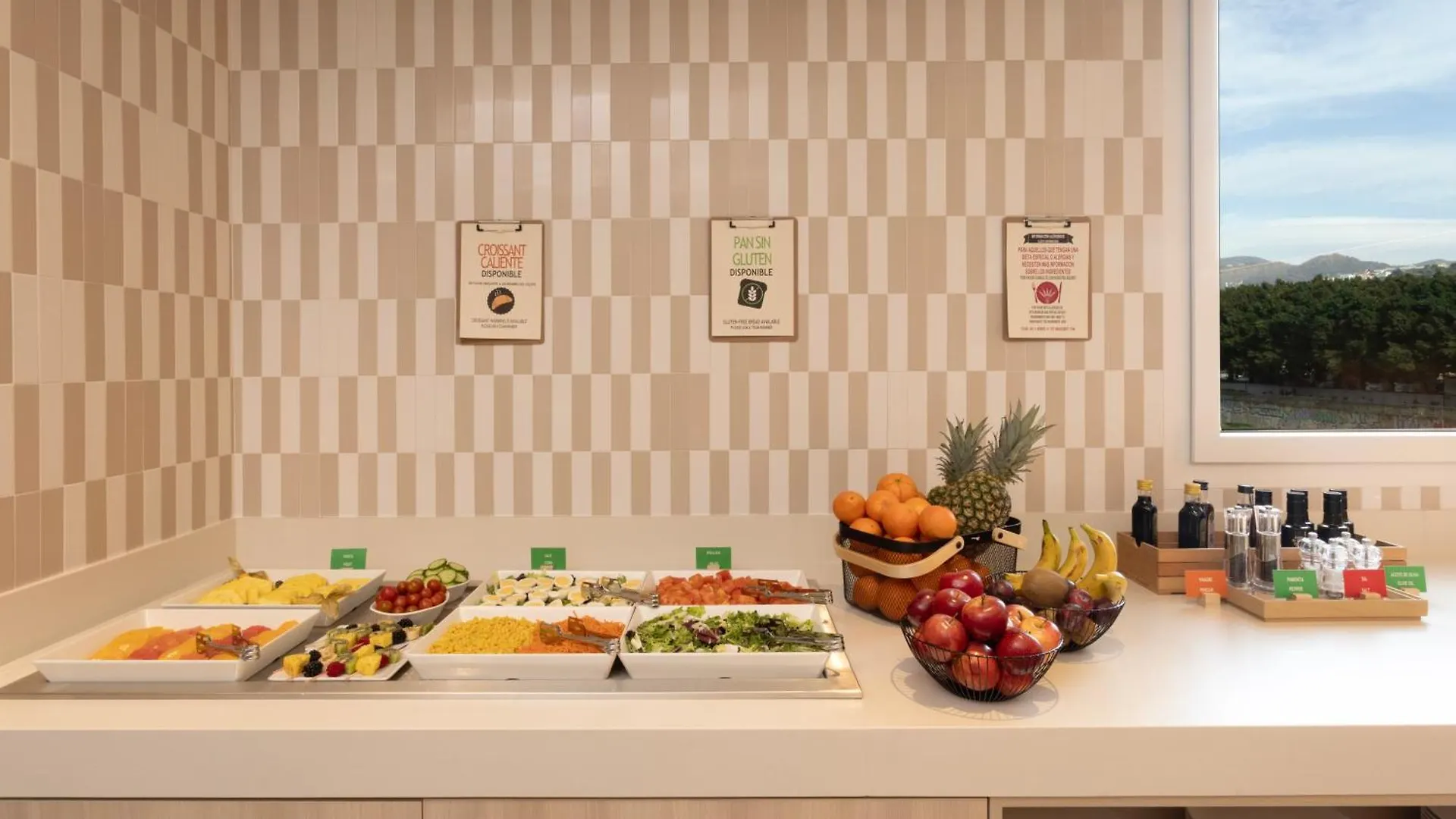 ***  Отель Hampton By Hilton Malaga Martiricos Испания