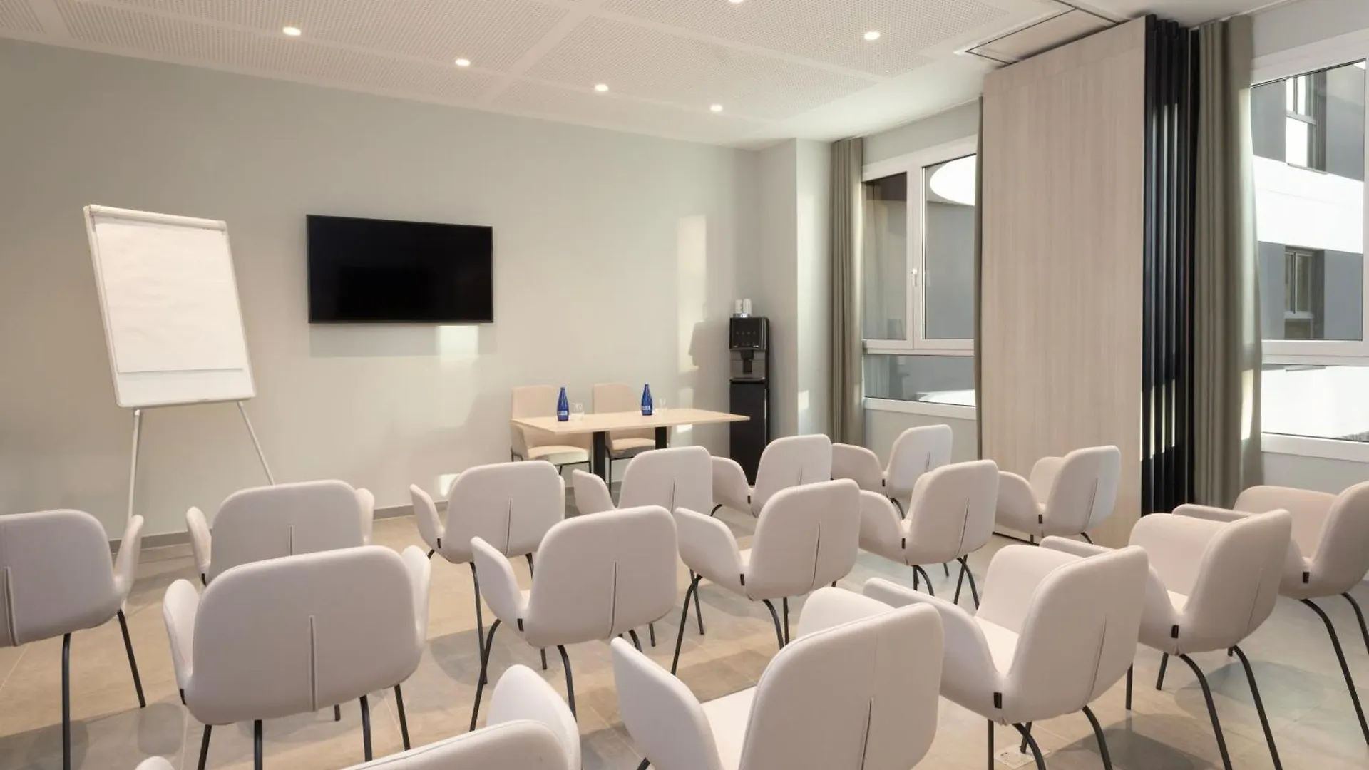 Отель Hampton By Hilton Malaga Martiricos