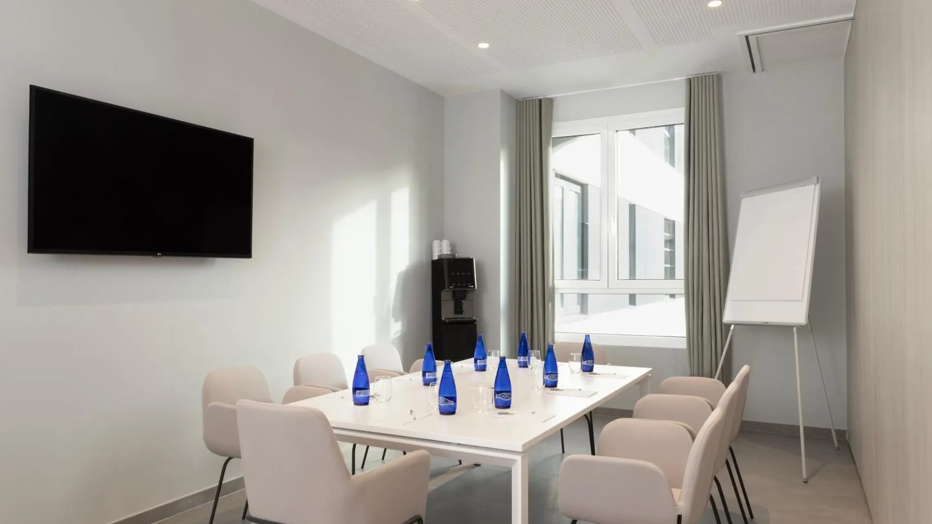 Отель Hampton By Hilton Malaga Martiricos