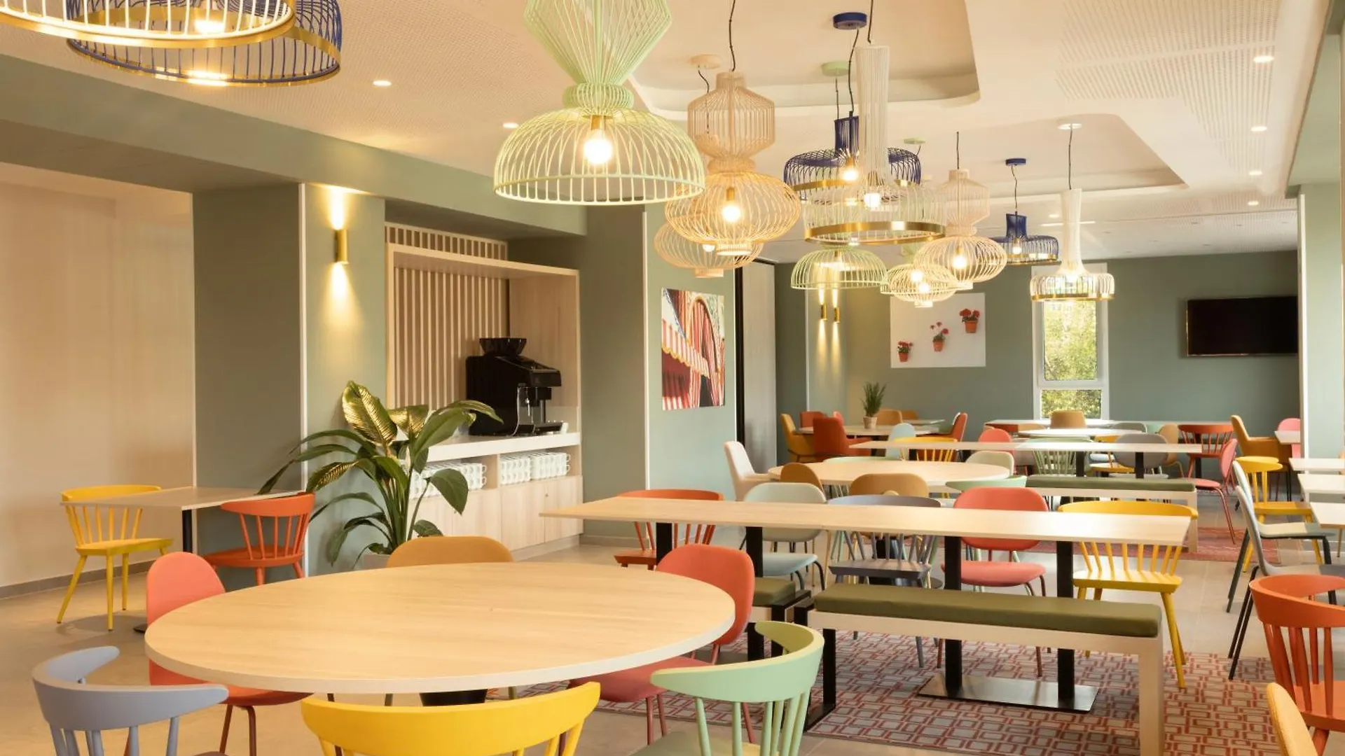 Отель Hampton By Hilton Malaga Martiricos 3*,