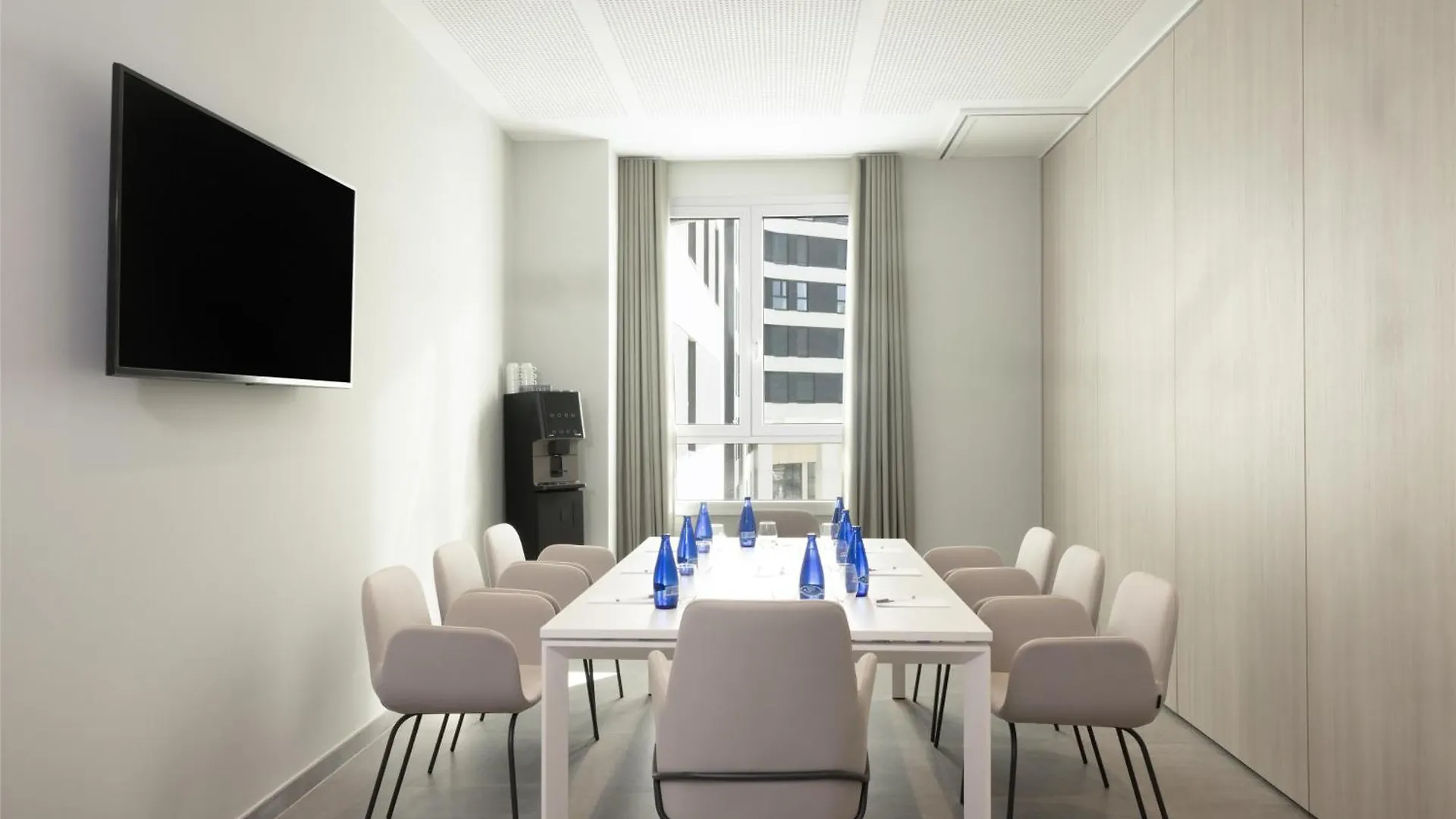 Hampton By Hilton Malaga Martiricos Hotel